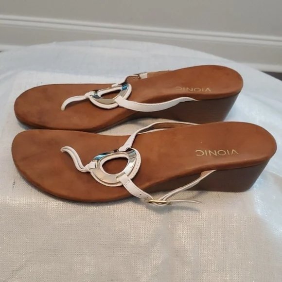Vionic Karina Sandal Buff white/ Gold Size 11 - Picture 1 of 6